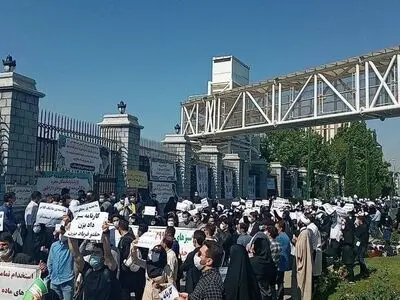 اجتماع «کارنامه سبزها» مقابل مجلس/ درخواست استفاده از ۳۳ هزار ردیف استخدامی در آموزش و پرورش را داریم