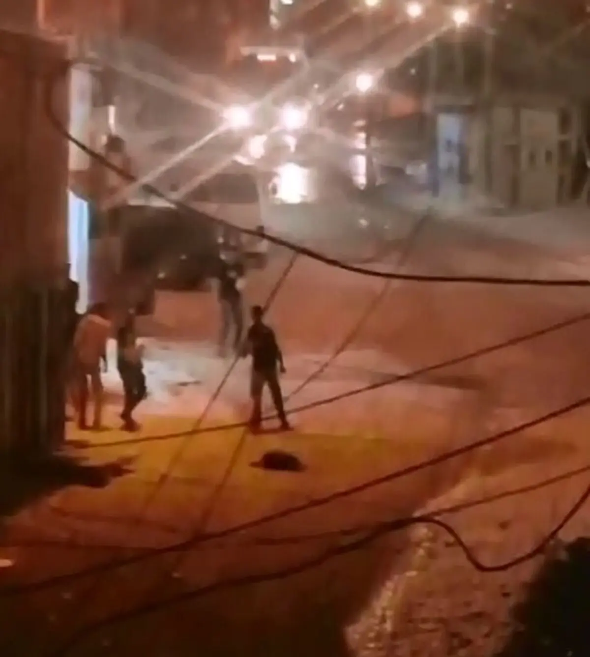 درگیری جوانان فلسطینی با نظامیان صهیونیست در شهرک الفارعه در کرانۀ باختری + فیلم