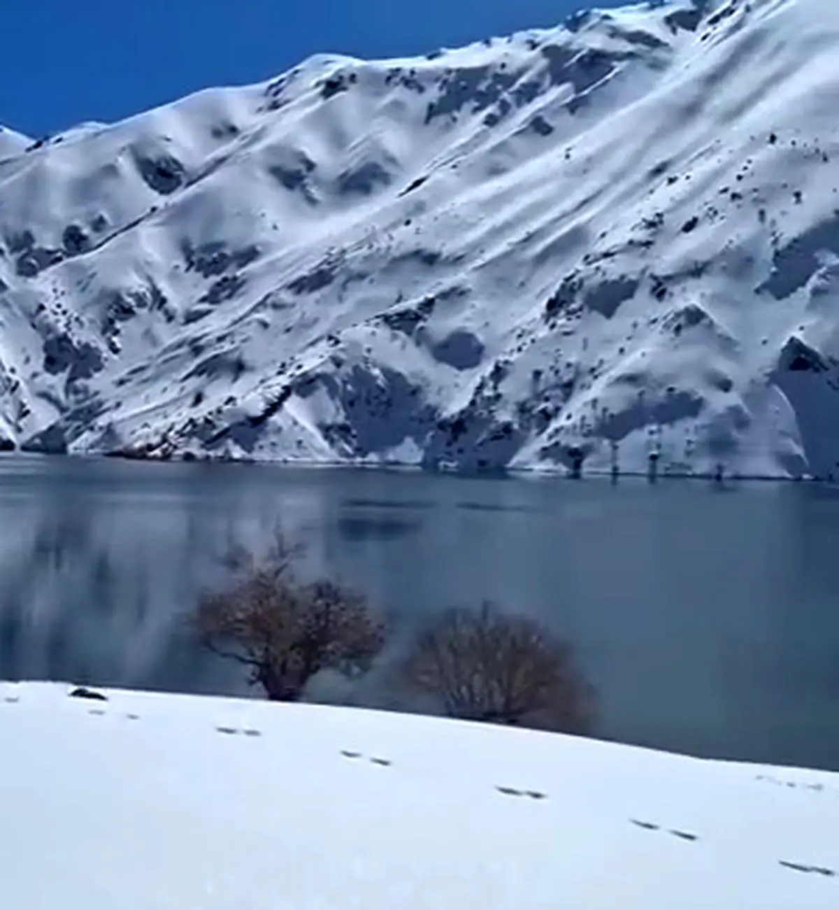 نمایی زمستانی از دریاچۀ گهر لرستان + فیلم