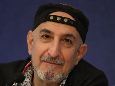 فرهاد آئیش به «مسافران شهر» پیوست
