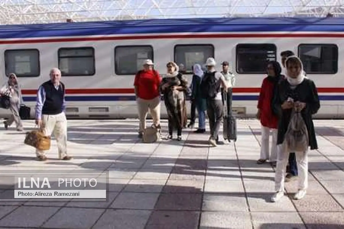 ایرانگردی  گردشگران اروپایی  با قطارهای ایرانی  
