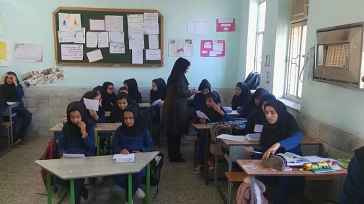 مشکلات دانش‌آموزان شوش در آستانه سال تحصیلی/ از کمبود میز و نیمکت گرفته تا روپوش و لوازم التحریر
