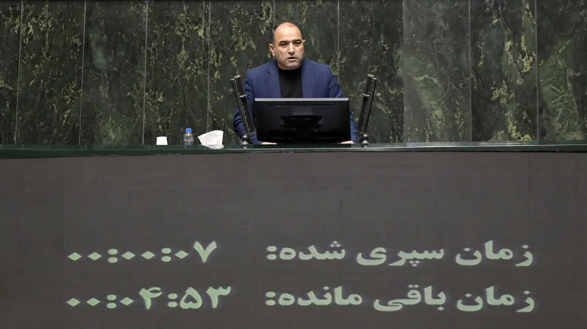 کشاورزان روز به روز زیر بار فشارها کمرشان خم می‌شود