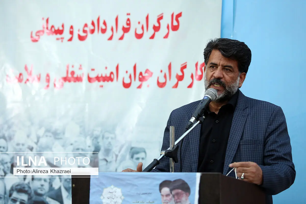 از سال آینده کارگرِ قراداد موقت با بیش از ۴ سال سابقه‌ی کار نباید داشته باشیم/ دولت، سقف قرادادهای موقت را به ادارات کار ابلاغ کند
