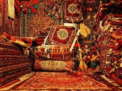 از دستمزدهای پایین و فقدان پوشش بیمه‌ای تا رکود حاکم بر بازار؛ نقشی بر دار قالی استان مرکزی