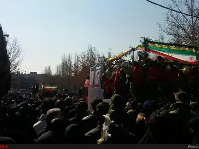 بی‌نظمی در برگزاری مراسم تشییع/ مسیرهای منتهی به مصلی بسته شده‌است