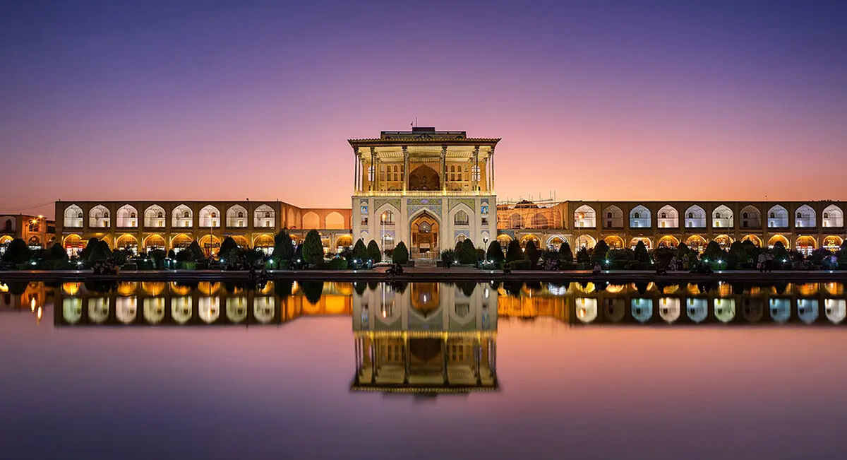 میدان نقش جهان روشن می‌شود