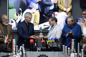 اعطای نشان «سرو سیمین پارسی جان» به سخنگوی وزارت ا