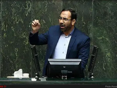 نماینده نی‌ریز: باید با مردم برخورد بهتری صورت بگیرد/مشارکت بومیان در سود معدن تنها چاره کار است