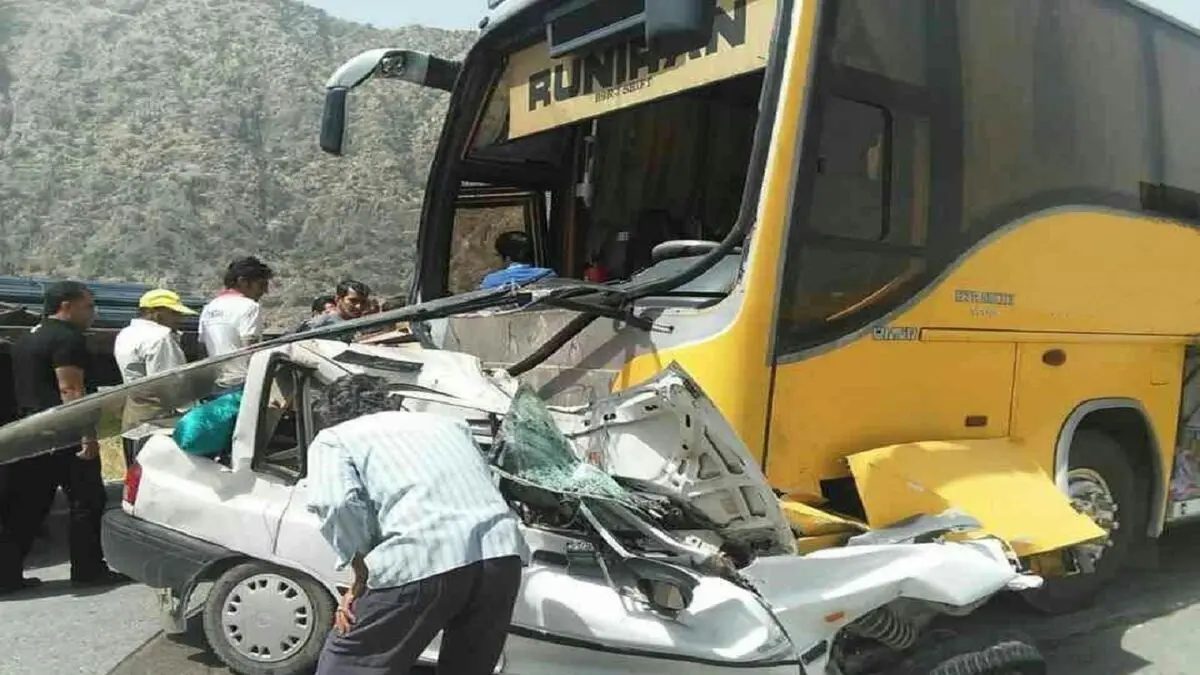 2 کشته در پی برخورد پراید و اتوبوس در خمین