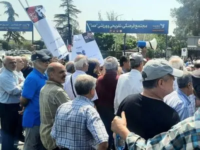تجمع بازنشستگان هما در تهران/ قانون رعایت شود
