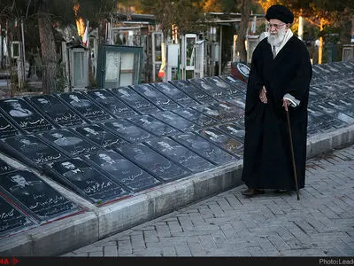 حضور رهبر انقلاب در مرقد مطهر امام خمینی(ره) و گلزار شهیدان