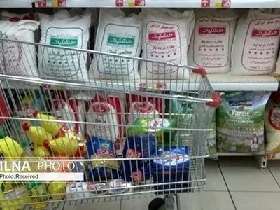 کاهش ۵۰ درصدی تقاضای مواد غذایی در ۶ ماه اخیر/ کارخانجات، روغن را به شرط خرید رب و تن ماهی می‌فروشند