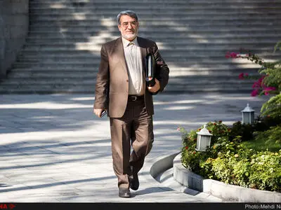 سوال از رحمانی‌فضلی درباره تعلل وزارت کشور در برخورد با املاک نجومی به هفته آینده موکول شد 