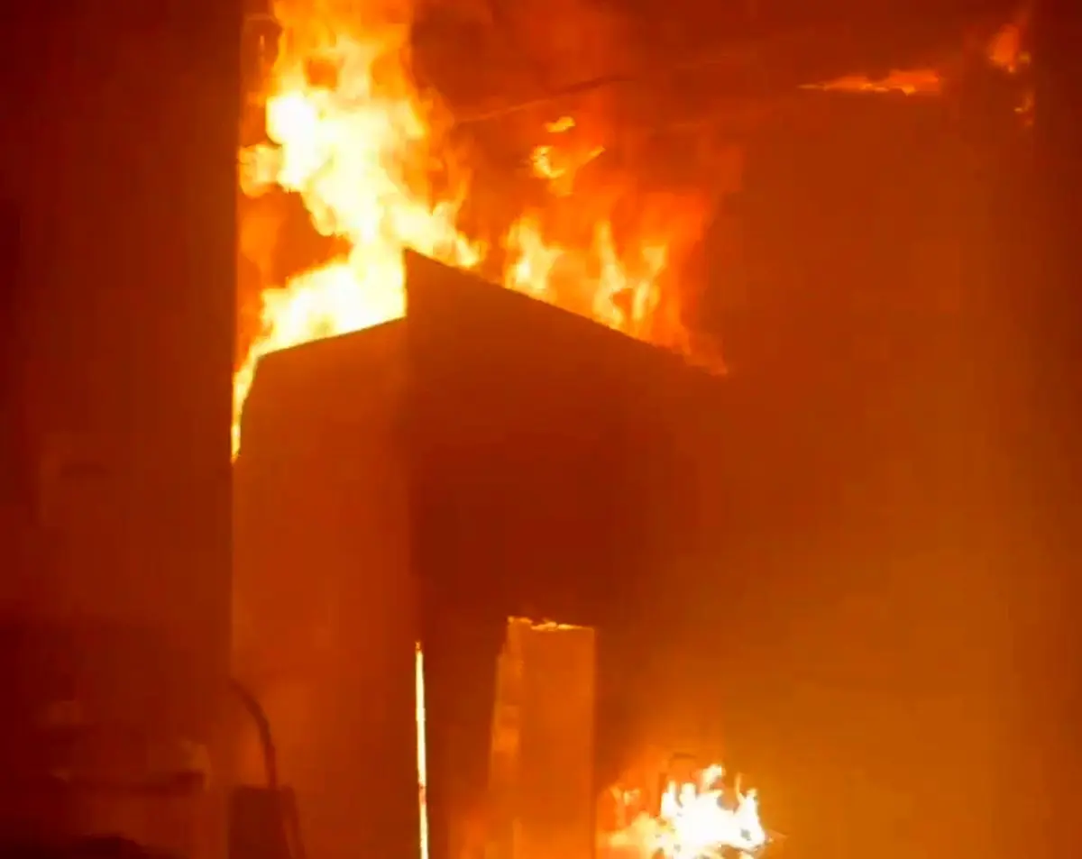 مهار همزمان ۲ آتش سوزی صبح امروز در رشت