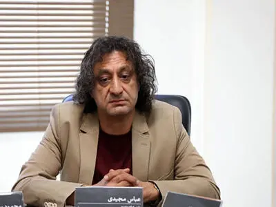 از انجمن مجسمه‌سازان مشورت نمی‌گیرند/ مجسمه‌های جشنواره‌ای را نباید در شهر جانمایی کرد/ «فایبرگلاس» شان آثار شهری را زیر سوال می‌برد/ بینال مجسمه‌سازی تهران‌ ۲۱ آذر آغاز می‌شود