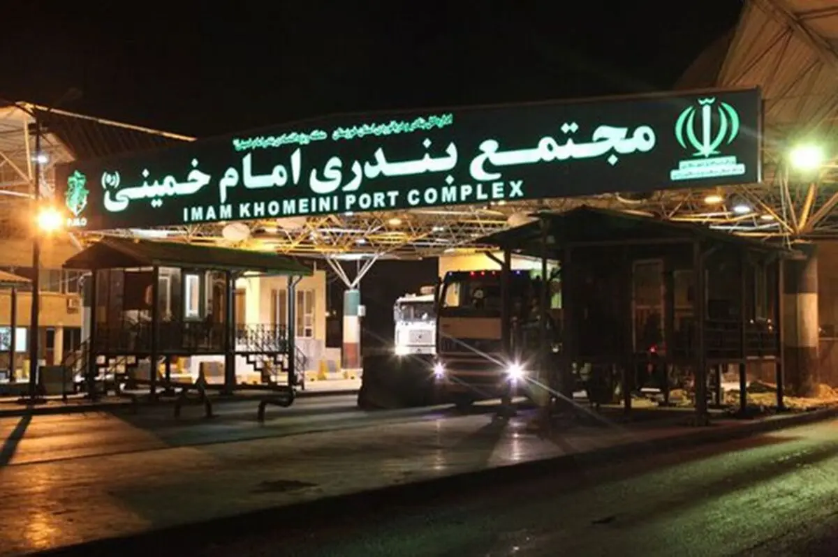 ترخیص ۱۲۸ هزار تن جو دامی به دستور دادستان بندر امام از انبارهای بندر