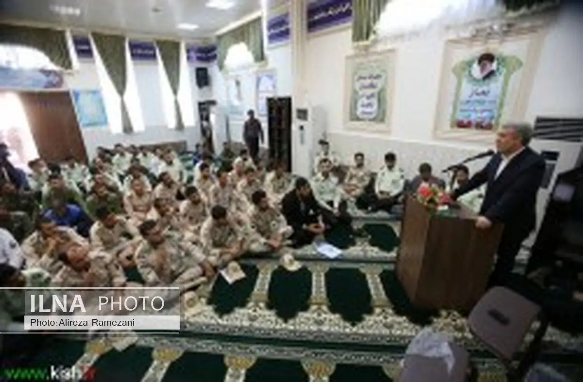 نیروی انتظامی ضمن حفظ اقتدار باید با رافت کامل برخورد کند