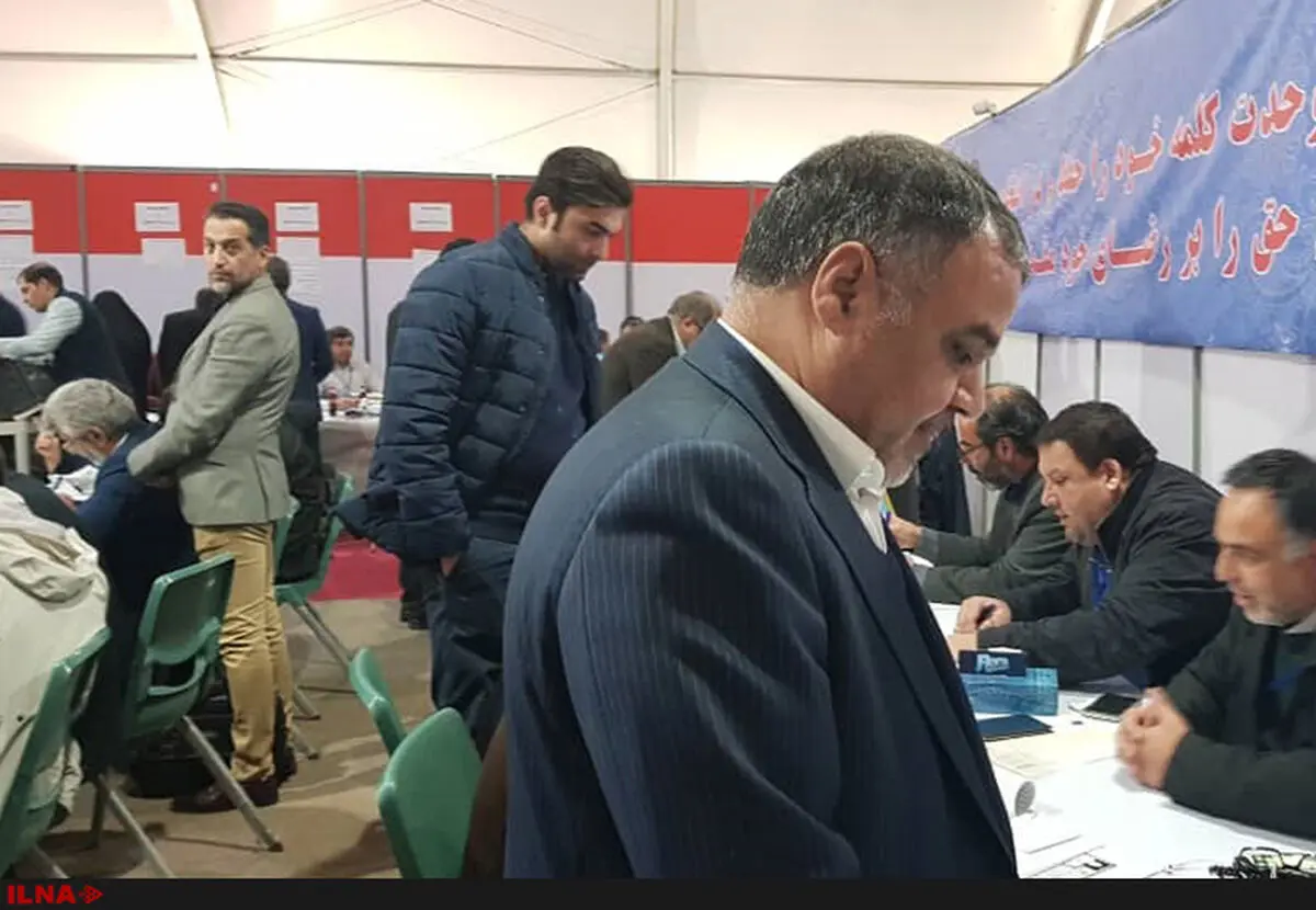 نام‌نویسی مدیر مسئول روزنامه آفتاب یزد در انتخابات مجلس