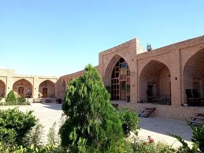 اقامت در کاروانسرای شاه عباسی با حسِ صفوی