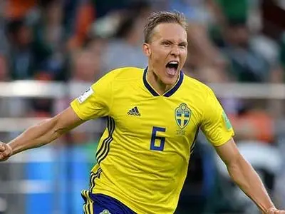  آگوستینسون بهترین بازیکن دیدار سوئد و مکزیک 