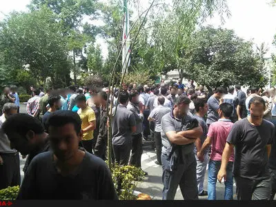 تجمع کارگران معترض کارتن سازی ایران به روز دوم رسید