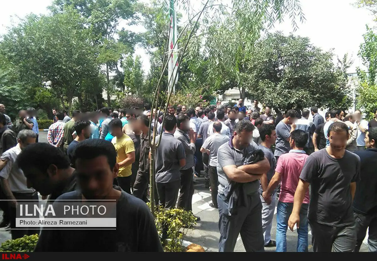 تجمع کارگران معترض کارتن سازی ایران به روز دوم رسید