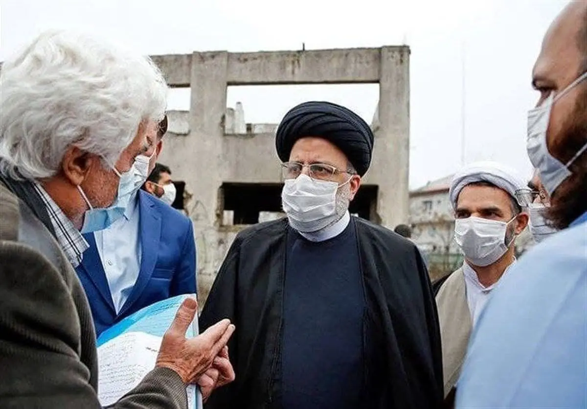 بازدید رئیسی  از کارخانه پوشش رشت