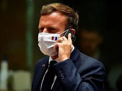  Macron Heads to Blue-Collar France in Search of More Votes