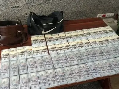 کشف ۶۴۰۰ اسکناس تقلبی دلار/ چهار نفر دستگیر شدند