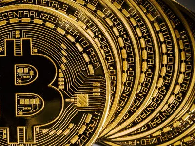 بیت کوین 54 میلیون تومانی شد/ افزایش نرخ دلار و رشد تقاضا، عامل شتاب صعودی قیمت بیت‌کوین + جدول قیمت