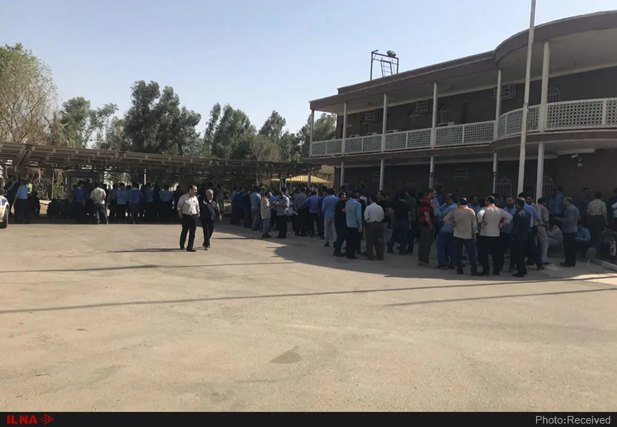 ۴ماه حقوق معوقه و تامین مواد اولیه کارخانه را می‌خواهیم