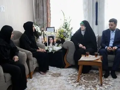 دیدار زهرا پزشکیان با خانواده مرحومه الهه حسین‌نژاد