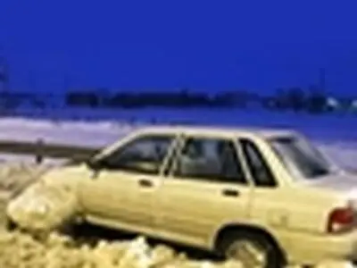 تردد در گردنه‌های برفگیر کرمان فقط با زنجیرچرخ امکانپذیر است