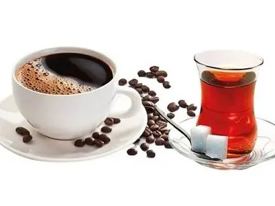 آیا قهوه و چای به دندان‌ها آسیب می‌زنند؟