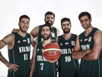 توفیق: رنگ لباس ایران با عراق متفاوت است