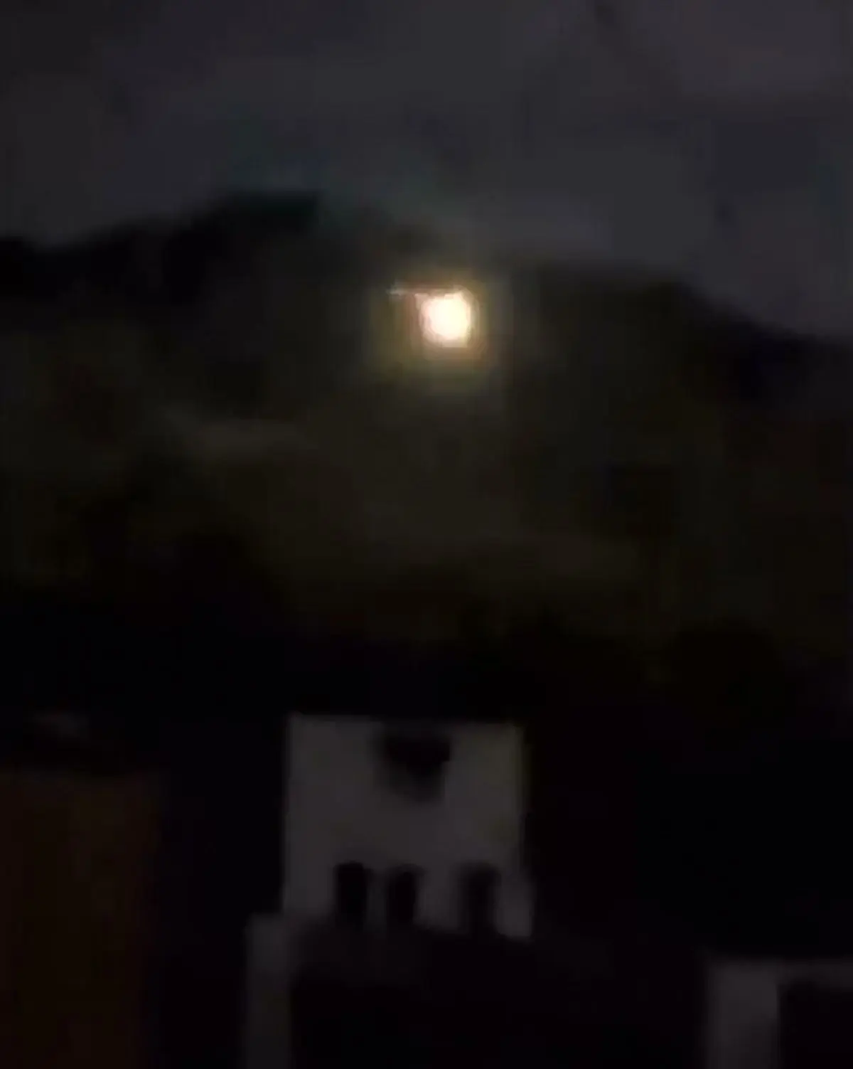 ویدیویی که نشان‌دهندۀ حملات یک هلیکوپتر آمریکایی به هدفی در ونزوئلاست