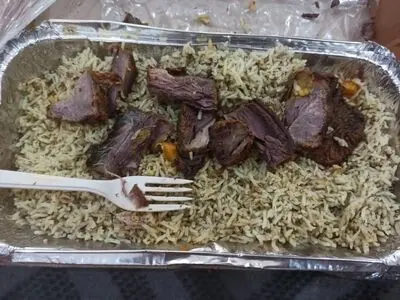 گلایه کارگران پایانه‌های نفتی خارک و عسلویه از کیفیت و کمیت غذا 