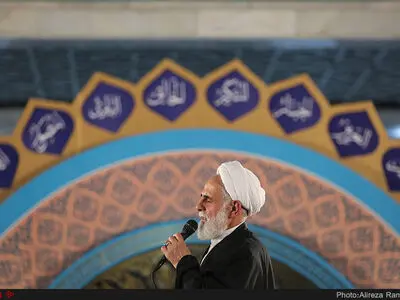 حجت‌الاسلام ناطق نوری بر پیکر مرحوم عسگراولادی نماز خواند