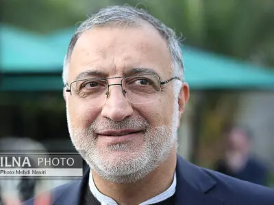 حدود ۲۰ الی ۳۰ هزار دستفروش در تهران وجود دارد/ ساماندهی دستفروشان را از معابر حساس و مترو آغاز می‌کنیم 