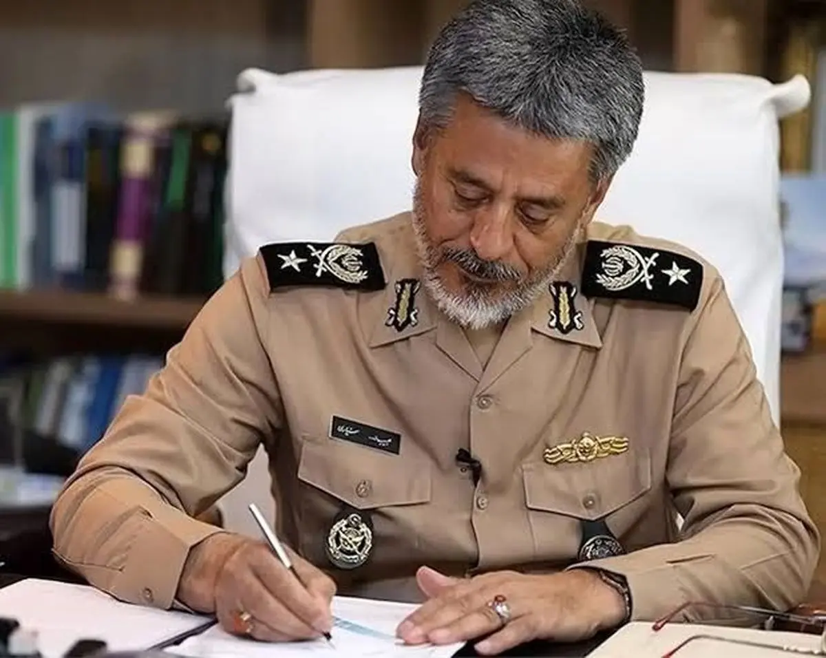 امیر دریادار سیاری روز صنعت دفاعی را تبریک گفت