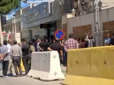 تجمع کارگران کارخانه تعطیل شده «پویا نخ» در اعتراض به بلاتکلیفی