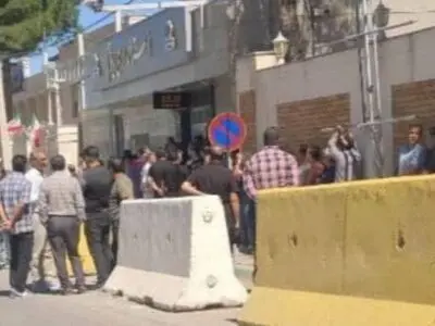 تجمع کارگران کارخانه تعطیل شده «پویا نخ» در اعتراض به بلاتکلیفی
