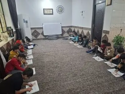 کلاس درس در خانه؛ معلم سوم ابتدایی روستای بنادر کرخه، جای مدرسه را پر کرد