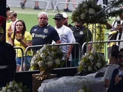 ویدیو: خداحافظی طرفداران برزیلی با پیکر پله