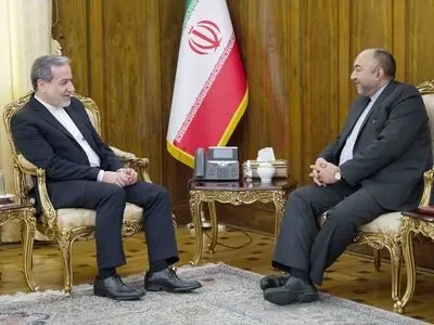 دیدار سفیر جمهوری اسلامی ایران در امارات عربی متحده با عراقچی وزیر امور خارجه