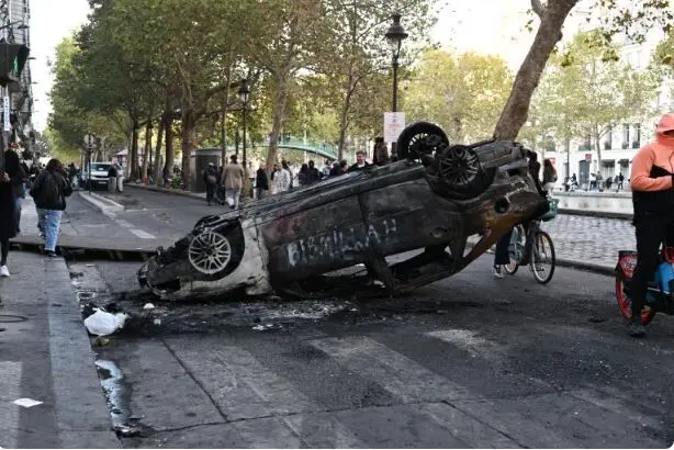 ادامه اعتراض‌ها در فرانسه؛ مکرون وعده برخورد با «عاملان براندازی جمهوری» را داد