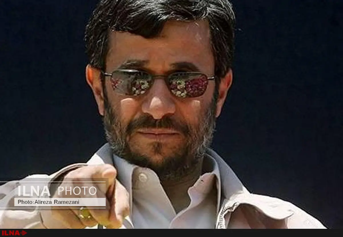 تصویر احمدی‌نژاد روی جلد کتابی درباره اصغر فرهادی