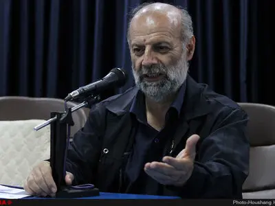 به تامین‌اجتماعی هشدار داده‌ام اگر همسان‌سازی رعایت نشود بازرسی کل کشور را آنجا مستقر می‌کنم/ شرکت نکردن در انتخابات به معنای تکه تکه کردن سازمان  است/100 هزار پزشک ۷۰ نماینده در مجلس دارد اما 40 میلیون کارگر نصف آنها نماینده ندارد