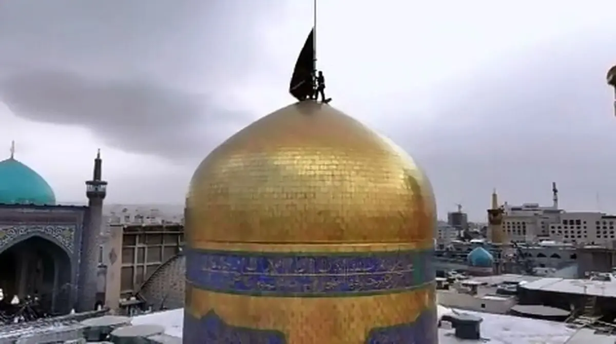 تعویض پرچم گنبد مطهر به مناسبت عید سعید قربان + فیلم